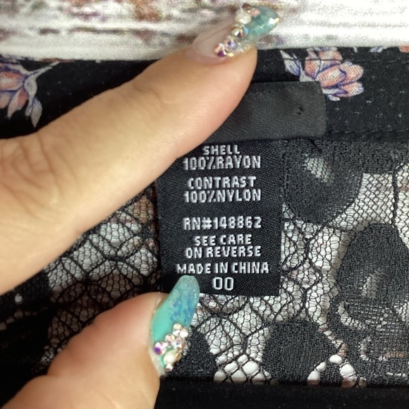TORRID SIZE 00 10 L BLACK FLORAL TOP LACE SPRING BLOUSE SUMMER HIGH LOW GUC - Picture 16 of 16